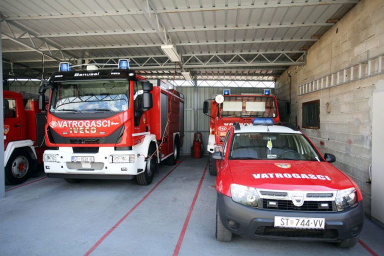 Rekonstrukcija vatrogasnog doma DVD Slatine i nabava vatrogasnih vozila za potrebe Javne vatrogasne postrojbe Grada Trogira