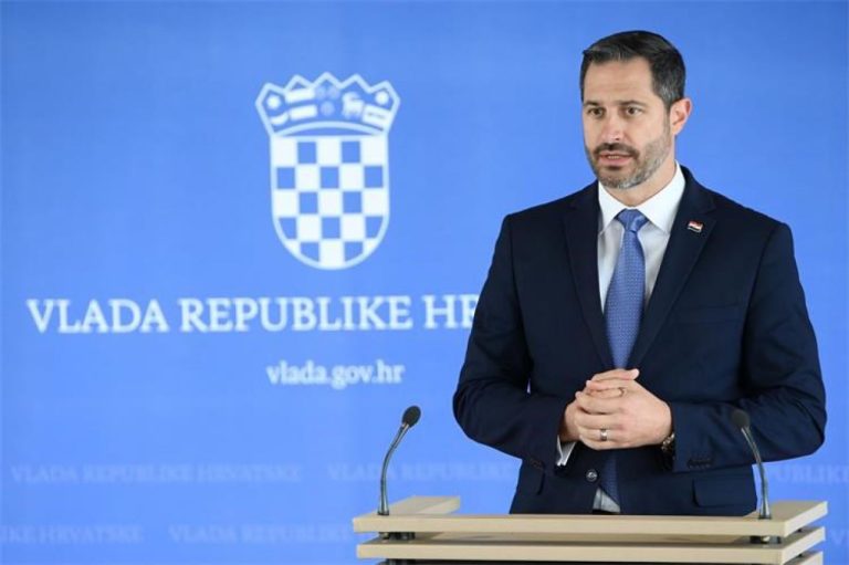 Natječaj za sufinanciranje sportskih programa obuke neplivača „Hrvatska pliva“ u 2025. godini