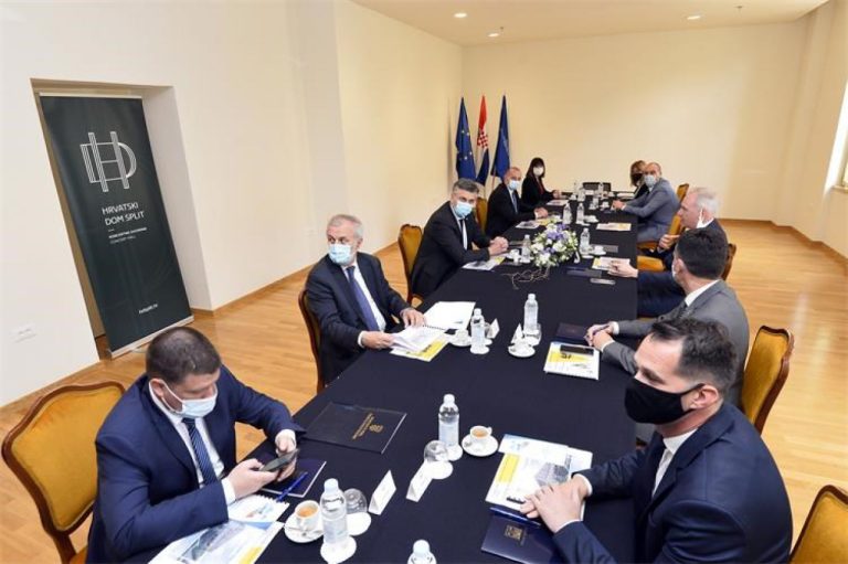 Ministrica Tramišak u Splitu uručila ugovore za projekte vrijedne 14,8 milijuna kuna
