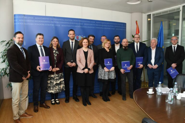 Gradu Trilju uručen ugovor za projekt „Uređenje i opremanje Kulturnog doma Trilj“ vrijedan 1,16 milijuna eura