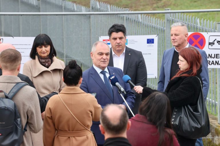 Splitsko-dalmatinska županija kre-e u veliki investicijski ciklus u školstvu: Sinj prvi na redu s obnovom sportske dvorane vrijednom 2,3 milijuna eura!