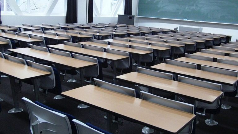Obnova i opremanje učionica srednjih škola