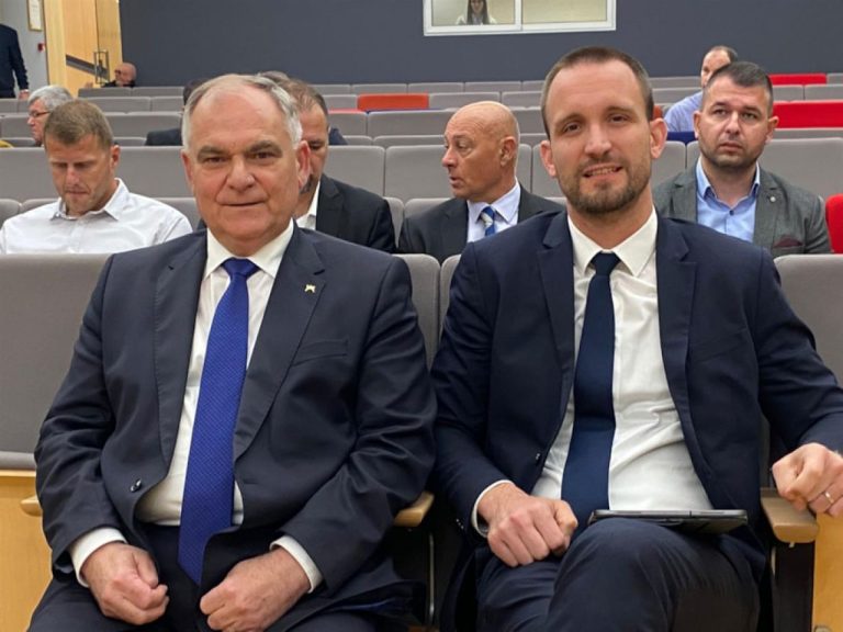 SINJ: Erli- uručio ugovore iz Programa podrške brdsko-planinskim područjima Splitsko-dalmatinske županije