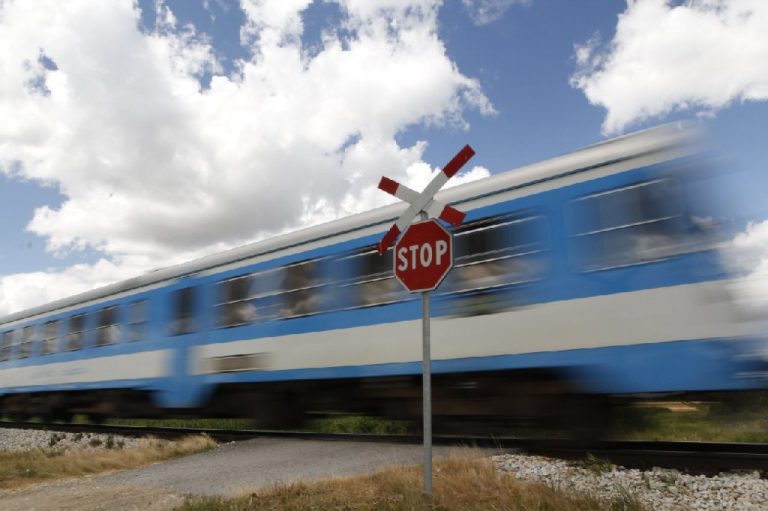 Istraživanje o svjesnosti sudionika u prometu, stanovnika otoka na kojima ne postoji željeznički prometni sustav, o sigurnom prelasku preko željezničko-cestovnih prijelaza